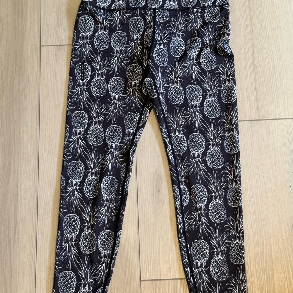Stylish Black Pineapple Print Leggings